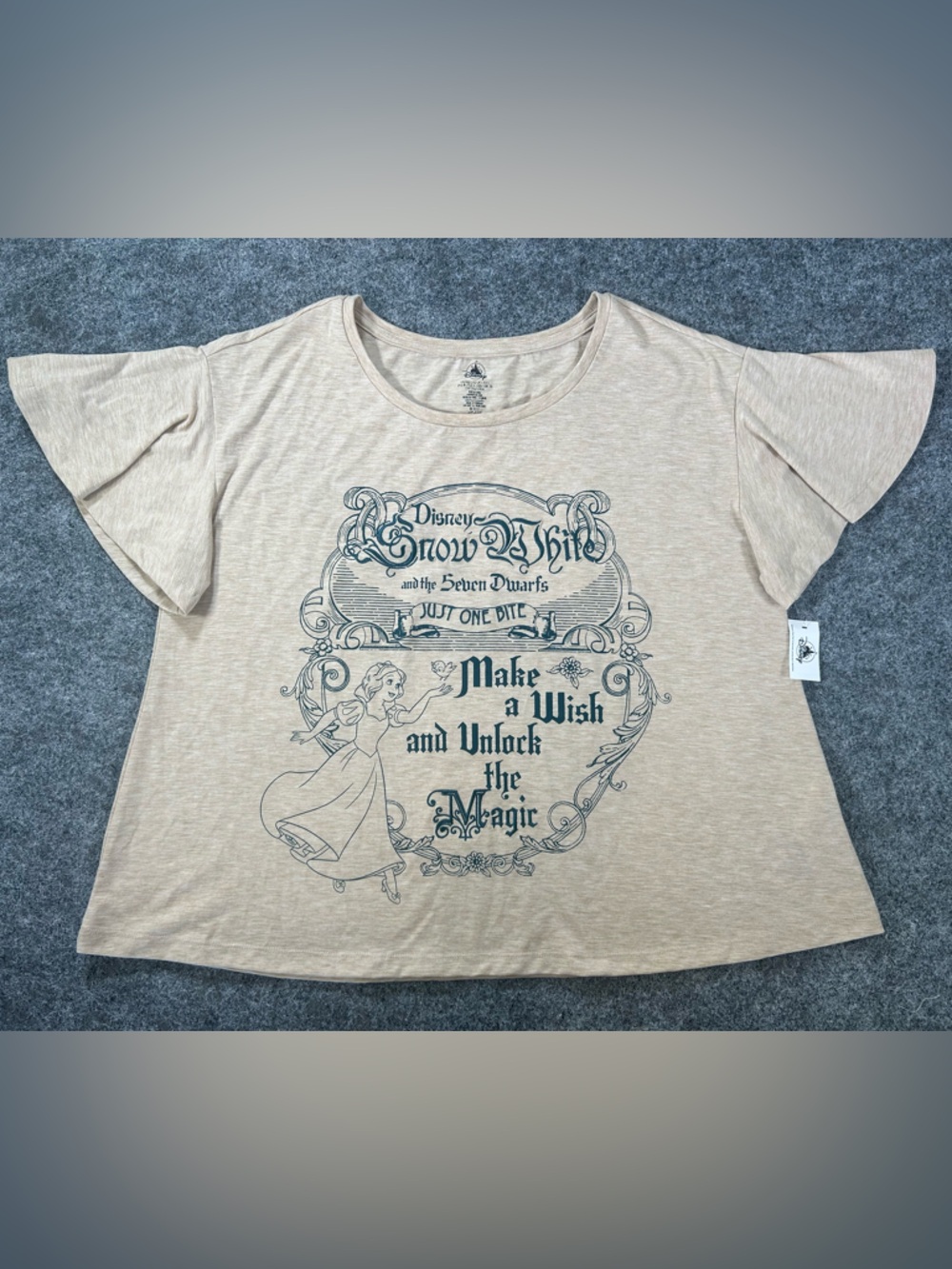 Disney Shirt Women’s Large Beige Snow White And The Seven Dwarfs NWT